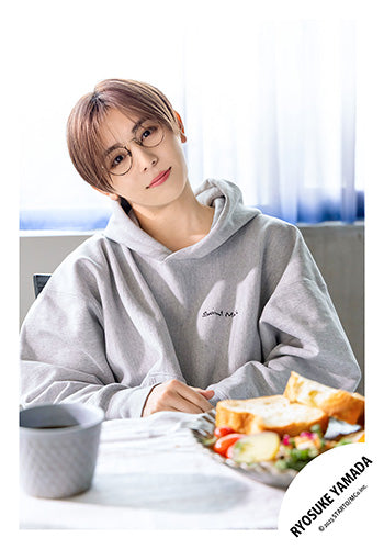 【No.HSJ25-146】Ryosuke YAMADA Album「RED」MV & jacket photo off-shot