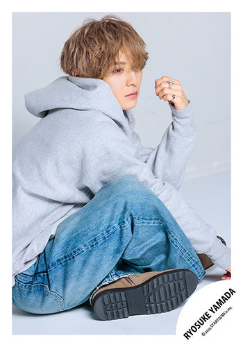 【No.HSJ25-149】Ryosuke YAMADA Album「RED」MV & jacket photo off-shot
