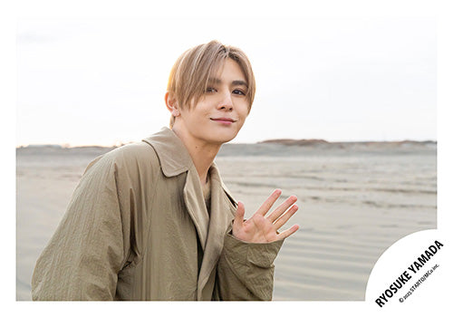 【No.HSJ25-178】「Ryosuke Yamada LIVE TOUR 2025 RED」Goods off-shot