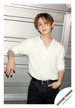 【No.HSJ26-421】「Ryosuke Yamada DOME TOUR 2026 Are You Red.Y?」Goods off-shot