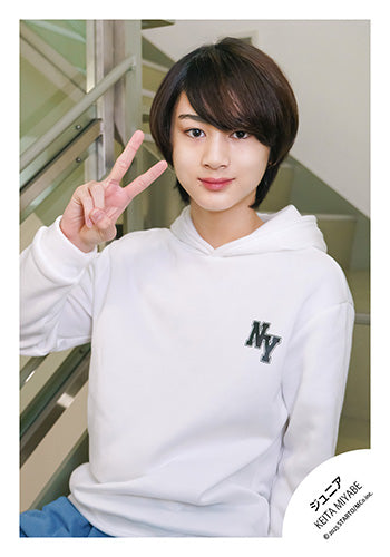 【No.JR25-1172】Profile photo off-shot 2025