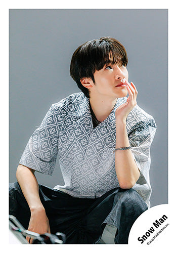 【No.SM25-562】Single「SERIOUS」MV & jacket photo off-shot