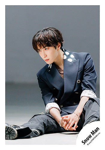 【No.SM25-597】Single「SERIOUS」MV & jacket photo off-shot