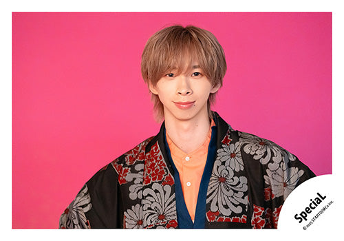【No.SP25-064】「SpeciaL LIVE 2025 4ever SpeciaL」Goods off-shot