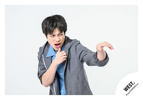 【No.WES25-221】「WEST. LIVE TOUR 2025 A.H.O. -Audio Hang Out-」Goods off-shot