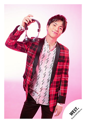 【No.WES25-222】「WEST. LIVE TOUR 2025 A.H.O. -Audio Hang Out-」Goods off-shot