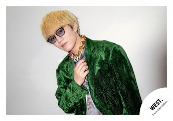 【No.WES25-581】「WEST. SPECIAL LIVE “WESTA!” 2025-2026」Goods off-shot