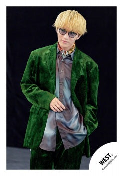 【No.WES25-586】「WEST. SPECIAL LIVE “WESTA!” 2025-2026」Goods off-shot