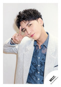 【No.WES25-597】「WEST. SPECIAL LIVE “WESTA!” 2025-2026」Goods off-shot