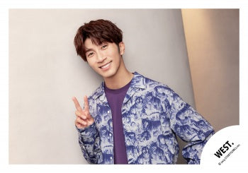 【No.WES25-609】「WEST. SPECIAL LIVE “WESTA!” 2025-2026」Goods off-shot