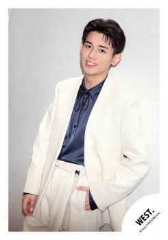 【No.WES25-617】「WEST. SPECIAL LIVE “WESTA!” 2025-2026」Goods off-shot