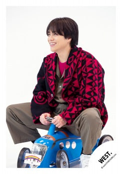 【No.WES26-209】「WEST. LIVE TOUR 2026 Yuiitsu-Muni」Goods off-shot