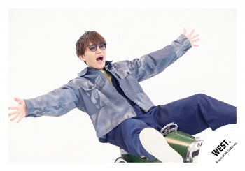 【No.WES26-236】「WEST. LIVE TOUR 2026 Yuiitsu-Muni」Goods off-shot