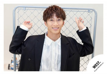 【No.WES26-266】「WEST. LIVE TOUR 2026 Yuiitsu-Muni」Goods off-shot