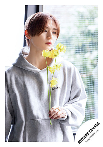 【No.HSJ25-105】Ryosuke YAMADA Album「RED」MV & jacket photo off-shot