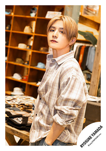 【No.HSJ25-183】「Ryosuke Yamada LIVE TOUR 2025 RED」Goods off-shot