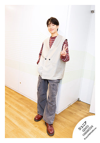 【No.JR25-1205】Profile photo off-shot 2025