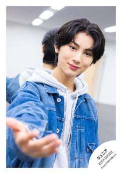 【No.JR26-819】Profile photo off-shot 2026