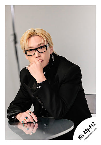 【No.KMF25-018】Single「Curtain call」MV,jacket & Special video off-shot