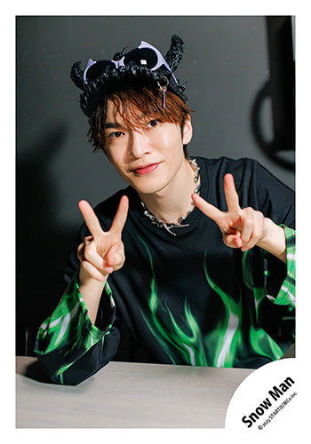 【No.SM25-556】Single「SERIOUS」MV & jacket photo off-shot