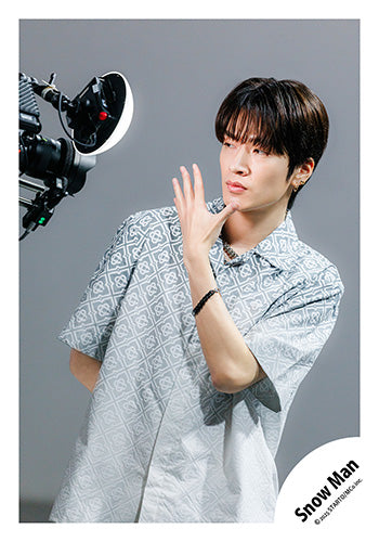 【No.SM25-558】Single「SERIOUS」MV & jacket photo off-shot