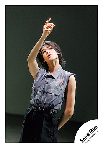 【No.SM25-583】Single「SERIOUS」MV & jacket photo off-shot