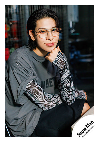 【No.SM25-586】Single「SERIOUS」MV & jacket photo off-shot