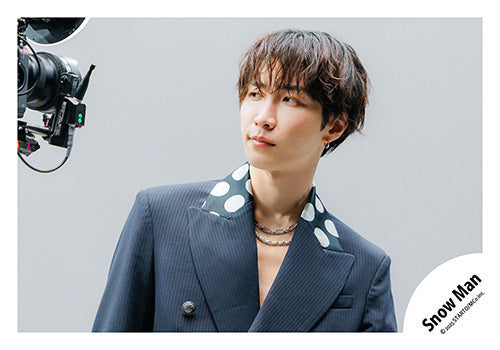 【No.SM25-592】Single「SERIOUS」MV & jacket photo off-shot