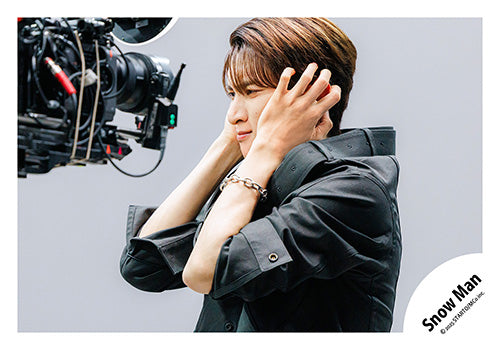 【No.SM25-609】Single「SERIOUS」MV & jacket photo off-shot