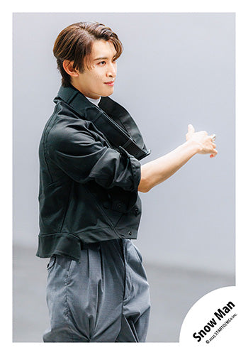 【No.SM25-620】Single「SERIOUS」MV & jacket photo off-shot