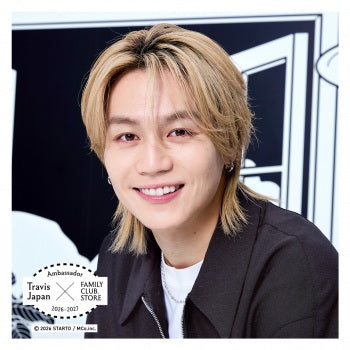 【No.SQ26-047】FAMILY CLUB.STORE Ambassador 2026-2027 Travis Japan Square Photo Monochrome