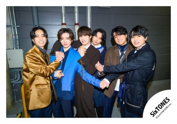 SixTONES公式写真 生写真(ジャニーズ)/アイドル/SixTONES SixTONES/集合(6人)/横型・全身