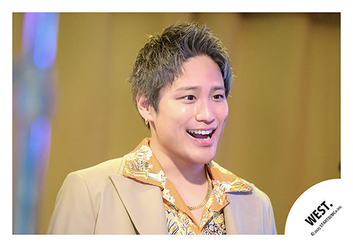 【No.WES25-232】「WEST. LIVE TOUR 2025 A.H.O. -Audio Hang Out-」Goods off-shot