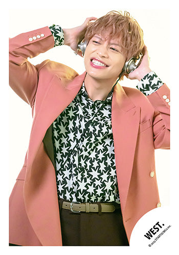 【No.WES25-243】「WEST. LIVE TOUR 2025 A.H.O. -Audio Hang Out-」Goods off-shot