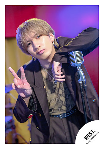 【No.WES25-275】「WEST. LIVE TOUR 2025 A.H.O. -Audio Hang Out-」Goods off-shot