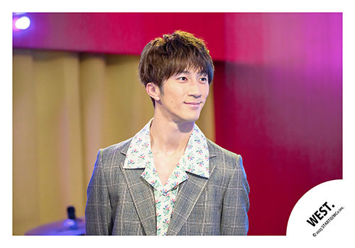 【No.WES25-284】「WEST. LIVE TOUR 2025 A.H.O. -Audio Hang Out-」Goods off-shot