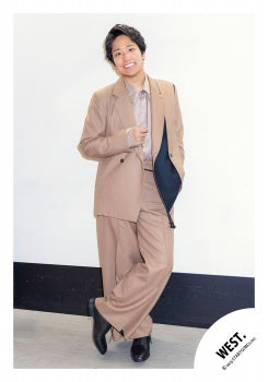 【No.WES25-561】「WEST. SPECIAL LIVE “WESTA!” 2025-2026」Goods off-shot