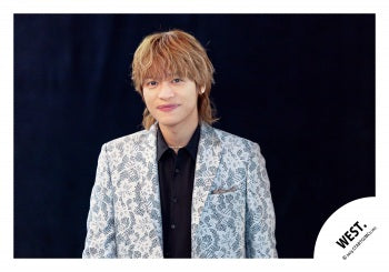 【No.WES25-569】「WEST. SPECIAL LIVE “WESTA!” 2025-2026」Goods off-shot