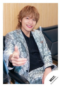 【No.WES25-571】「WEST. SPECIAL LIVE “WESTA!” 2025-2026」Goods off-shot