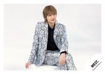 【No.WES25-576】「WEST. SPECIAL LIVE “WESTA!” 2025-2026」Goods off-shot