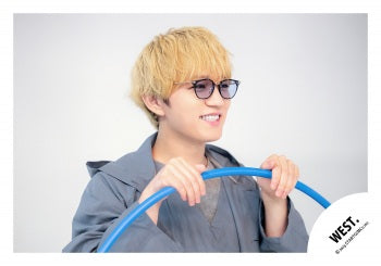 【No.WES25-583】「WEST. SPECIAL LIVE “WESTA!” 2025-2026」Goods off-shot