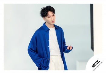 【No.WES25-598】「WEST. SPECIAL LIVE “WESTA!” 2025-2026」Goods off-shot