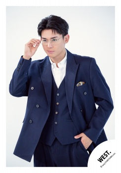 【No.WES25-613】「WEST. SPECIAL LIVE “WESTA!” 2025-2026」Goods off-shot