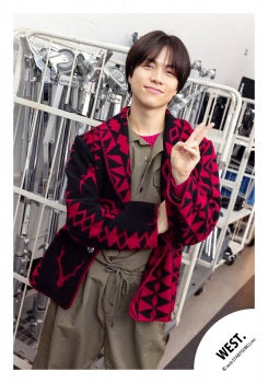 【No.WES26-207】「WEST. LIVE TOUR 2026 Yuiitsu-Muni」Goods off-shot