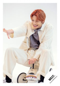 【No.WES26-233】「WEST. LIVE TOUR 2026 Yuiitsu-Muni」Goods off-shot