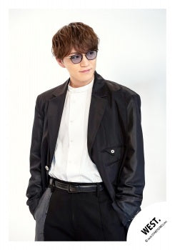 【No.WES26-244】「WEST. LIVE TOUR 2026 Yuiitsu-Muni」Goods off-shot